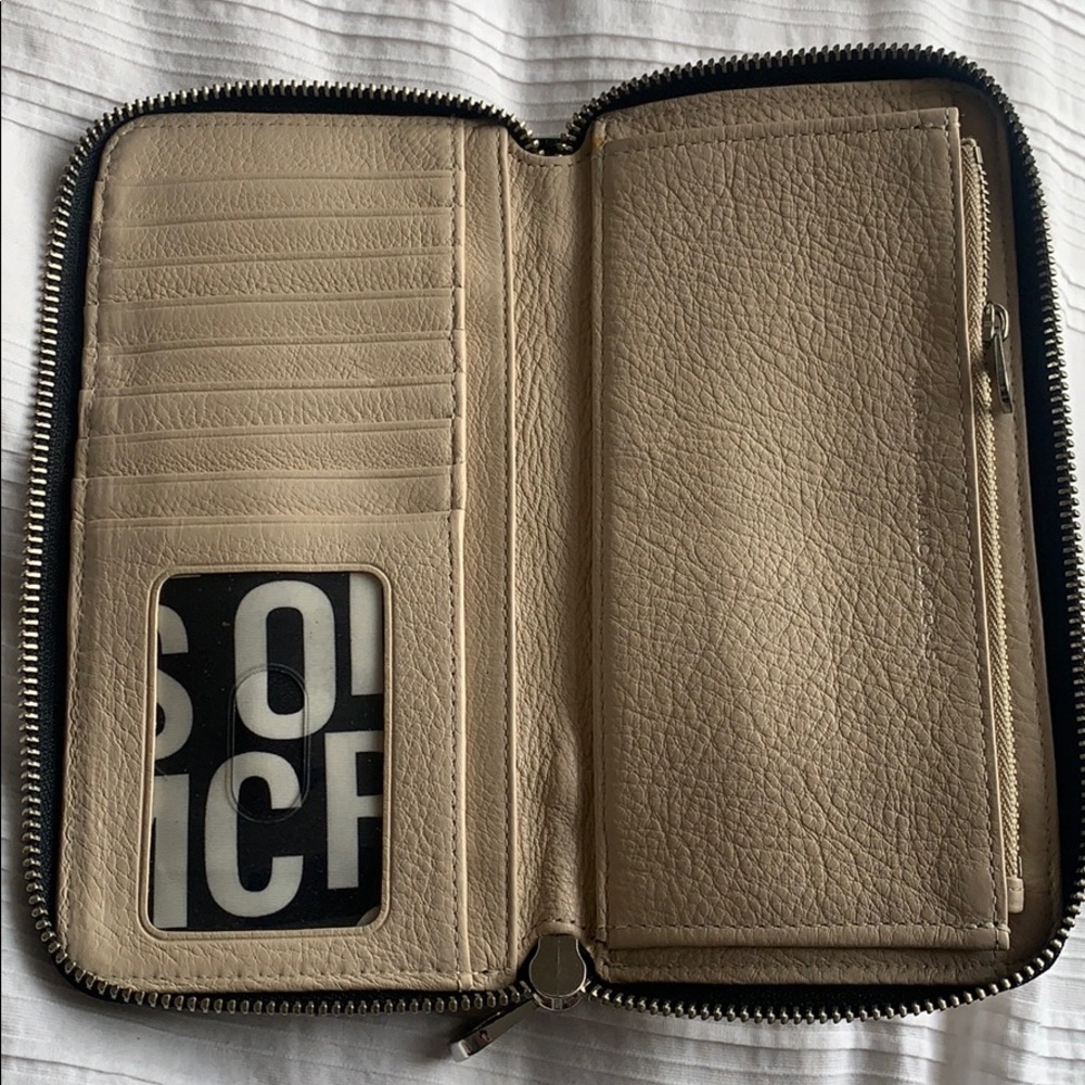 Marc by Marc Jacobs zip wallet duel colors